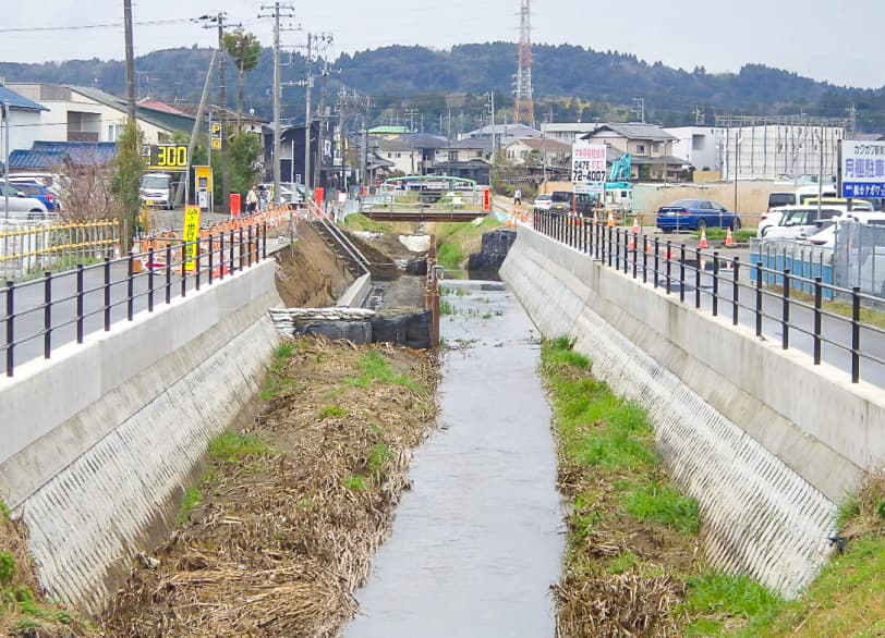 広域河川改修工事(小中川護岸工その3)
